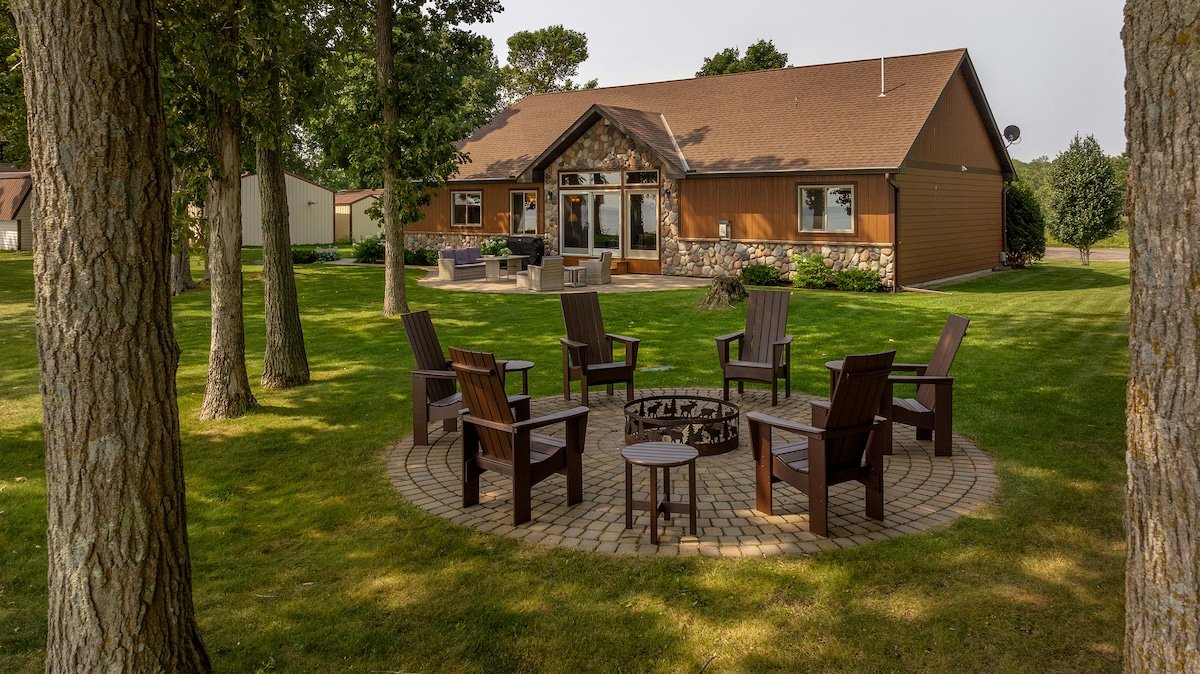 2 Docks 2 Shores- Ramp, Water Toys, Game Room! gallery image 2