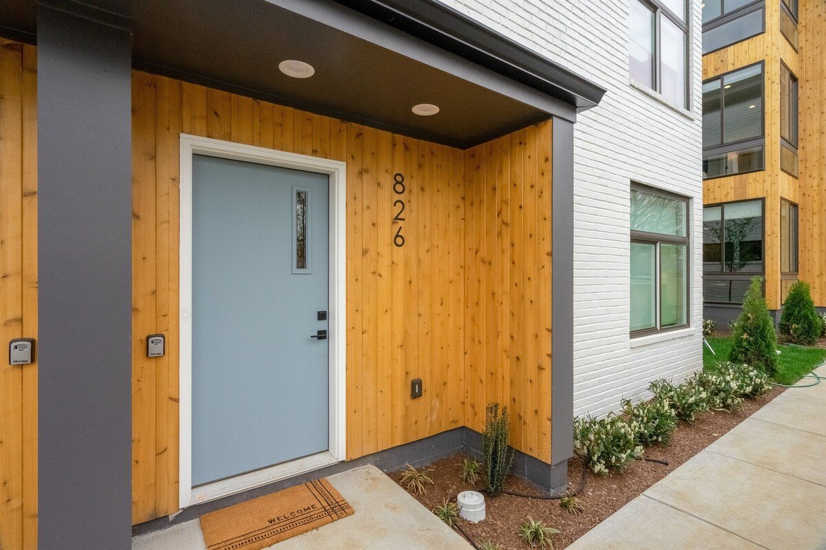 Rooftop Fire Pit ~ Bach Parties ~ Sleeps 24! gallery image 4