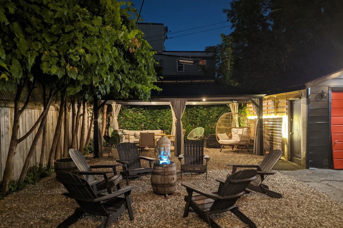 Downtown 5-Star 3-bdrm – BBQ – Backyard & Parking gallery image 3