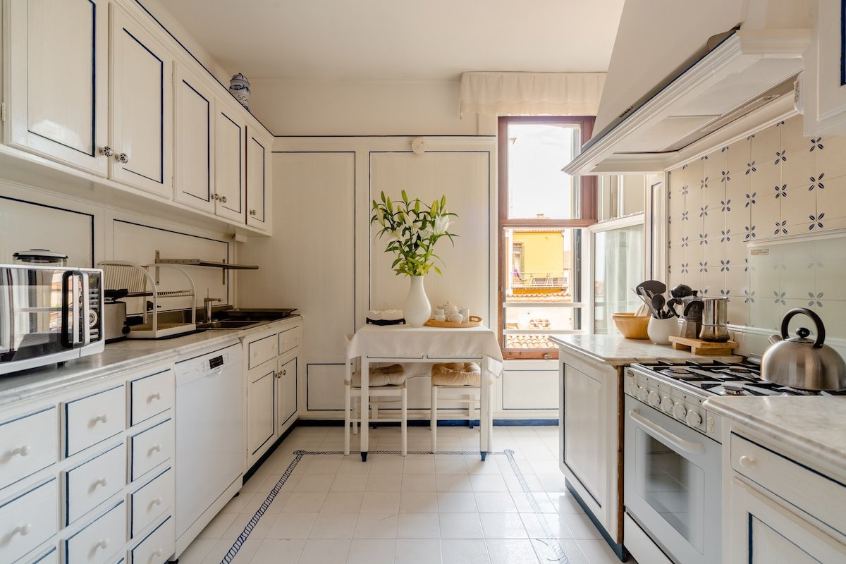 Zattere luxury fully accessible water front 3 bdrs gallery image 4