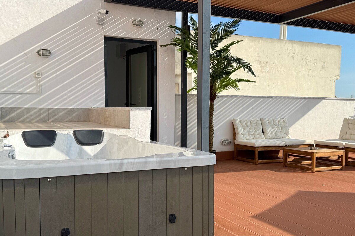 TH0 High-Standing Building Near Acropolis Rooftop gallery image 3