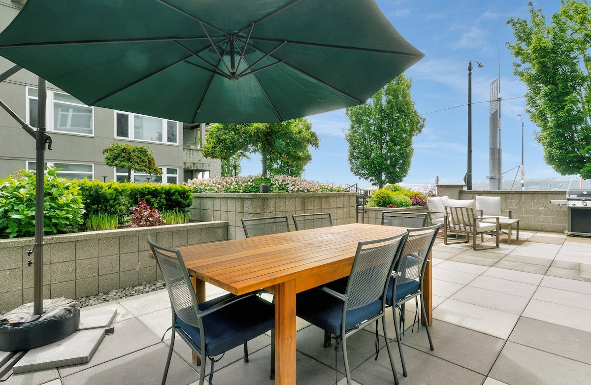 Waterfront 2BD Next to Pike Place w/ Private Patio gallery image 3