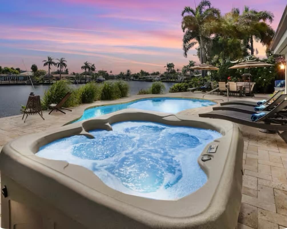 Heated Pool+Hot tub! Waterfront-Pool table+Kayaks! gallery image 2