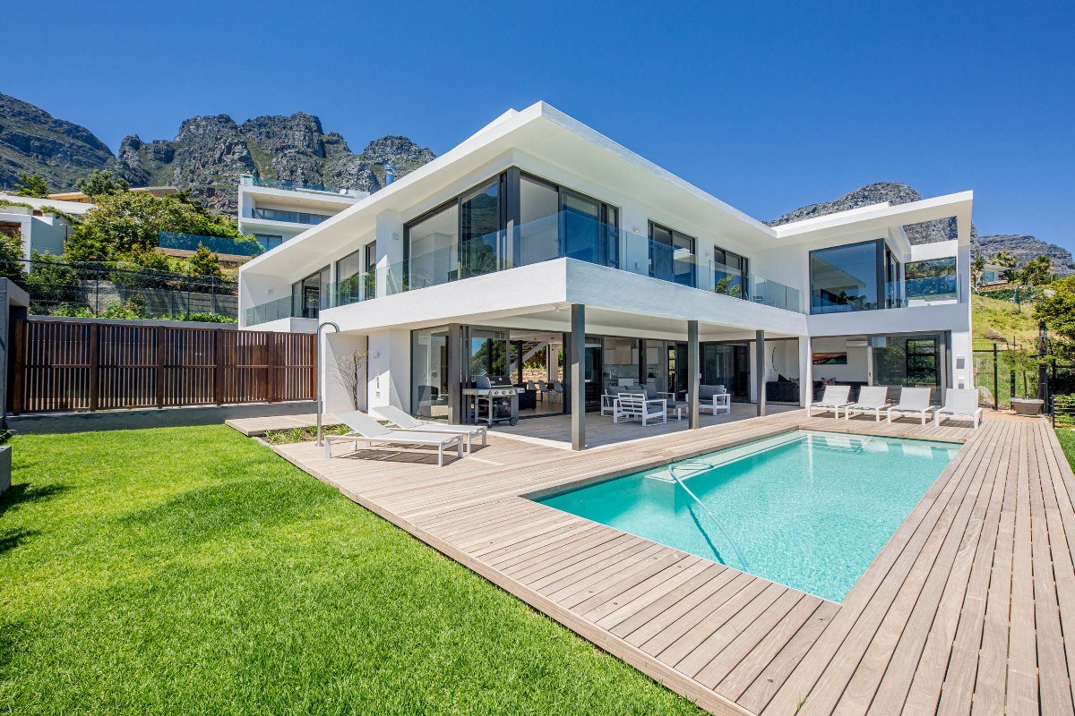 Spectacular 6-Bedroom Oasis in Camps Bay gallery image 3