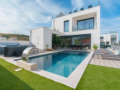 Paradise Villa, luxury villa near the beach