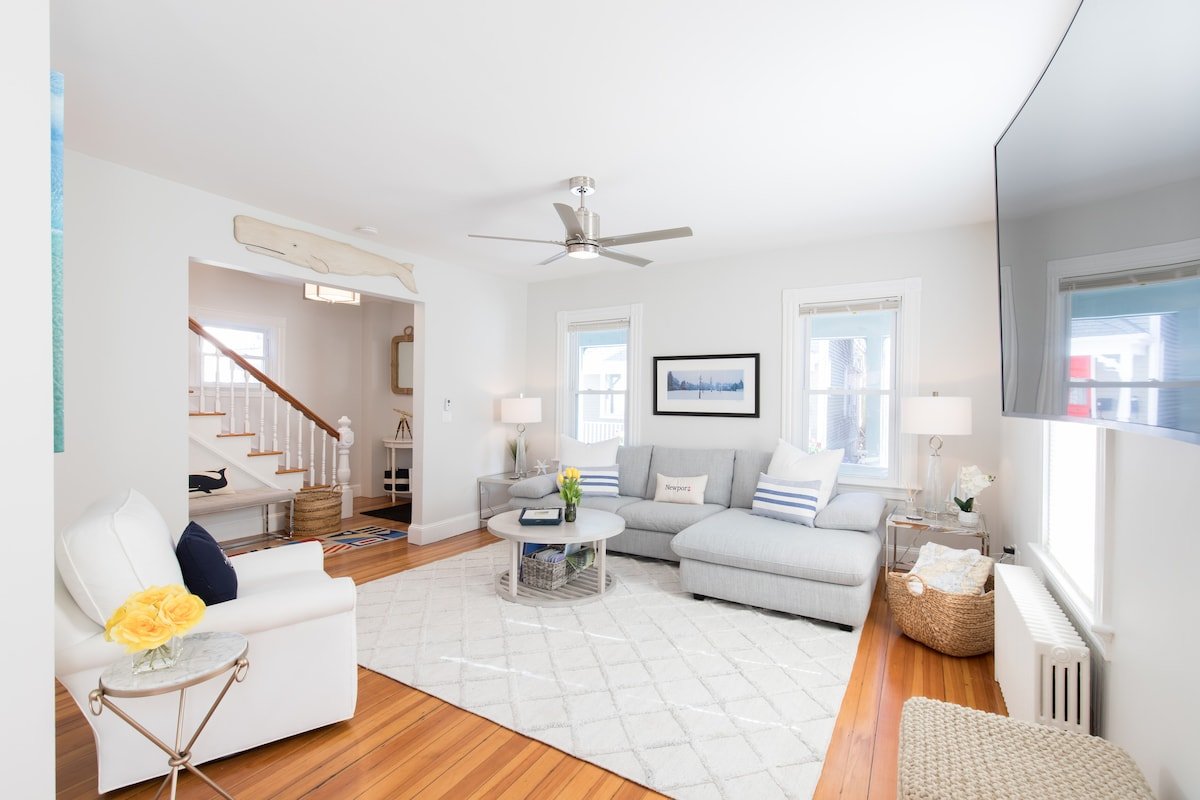 Beautiful Downtown Newport Home w/ 2 parking spots gallery image 3