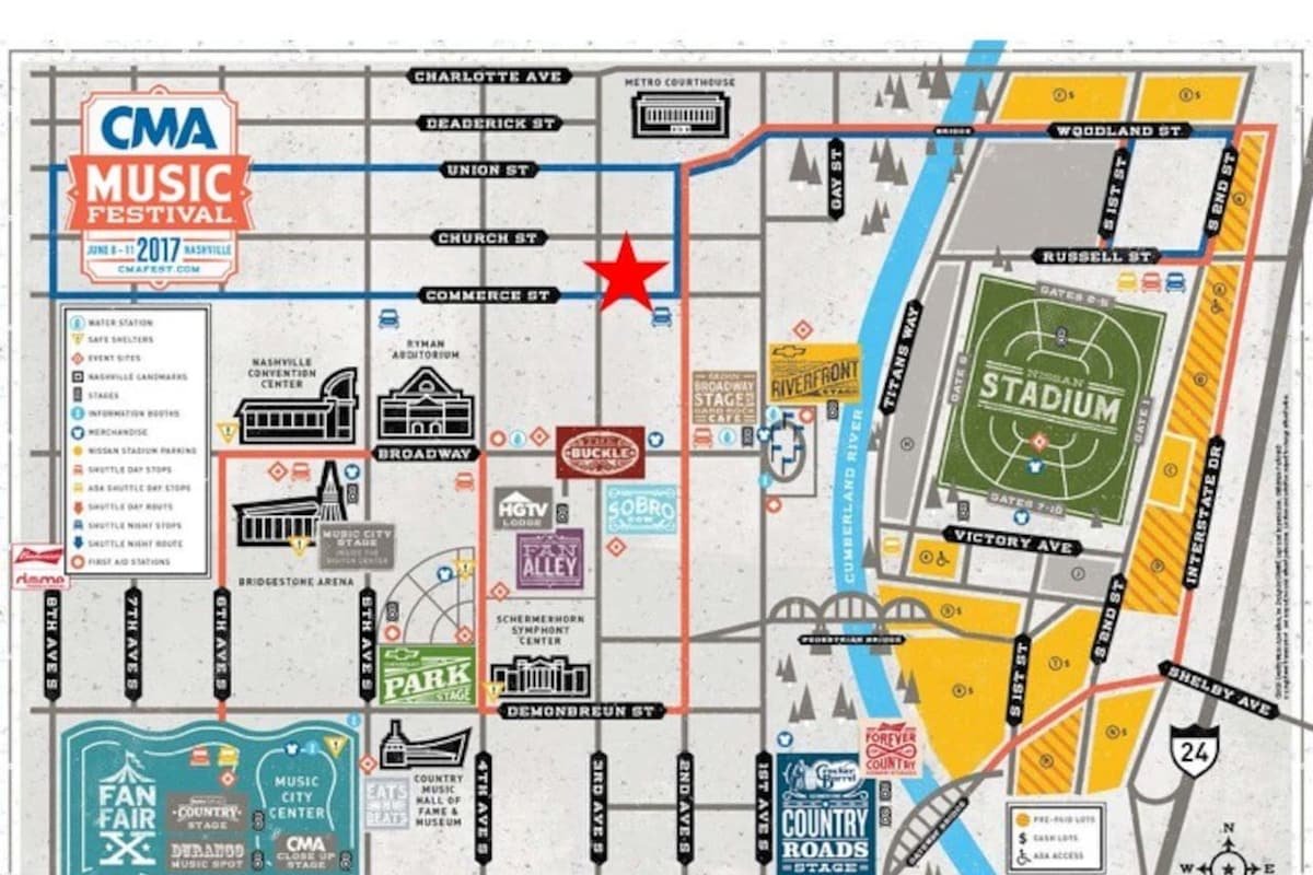 Central DOWNTOWN Loft Where all the ACTION is! 204 gallery image 4