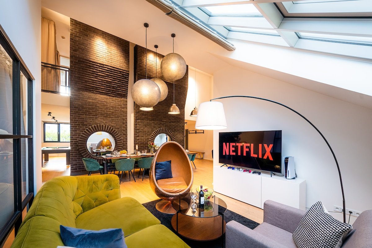 5BR+2Bath Old Town Industrial Penthouse, A/C gallery image 5