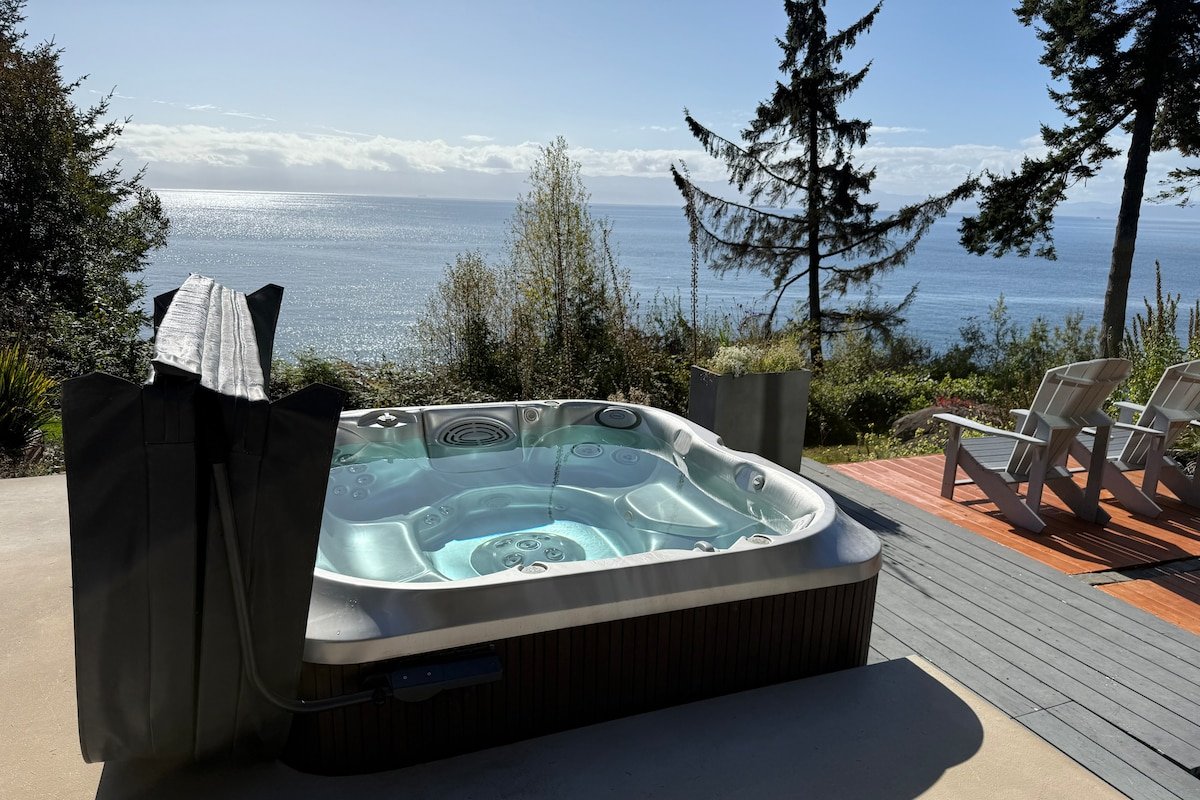 Great oceanfront, 4 bed/4 bath, private hottub gallery image 2