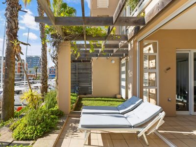 Luxury secure V&A Marina apartment; best location!