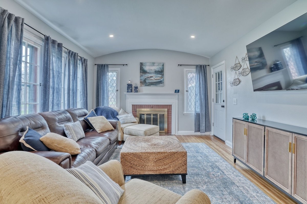 Seahorse House, Charlotte Beach, Rochester, NY gallery image 2