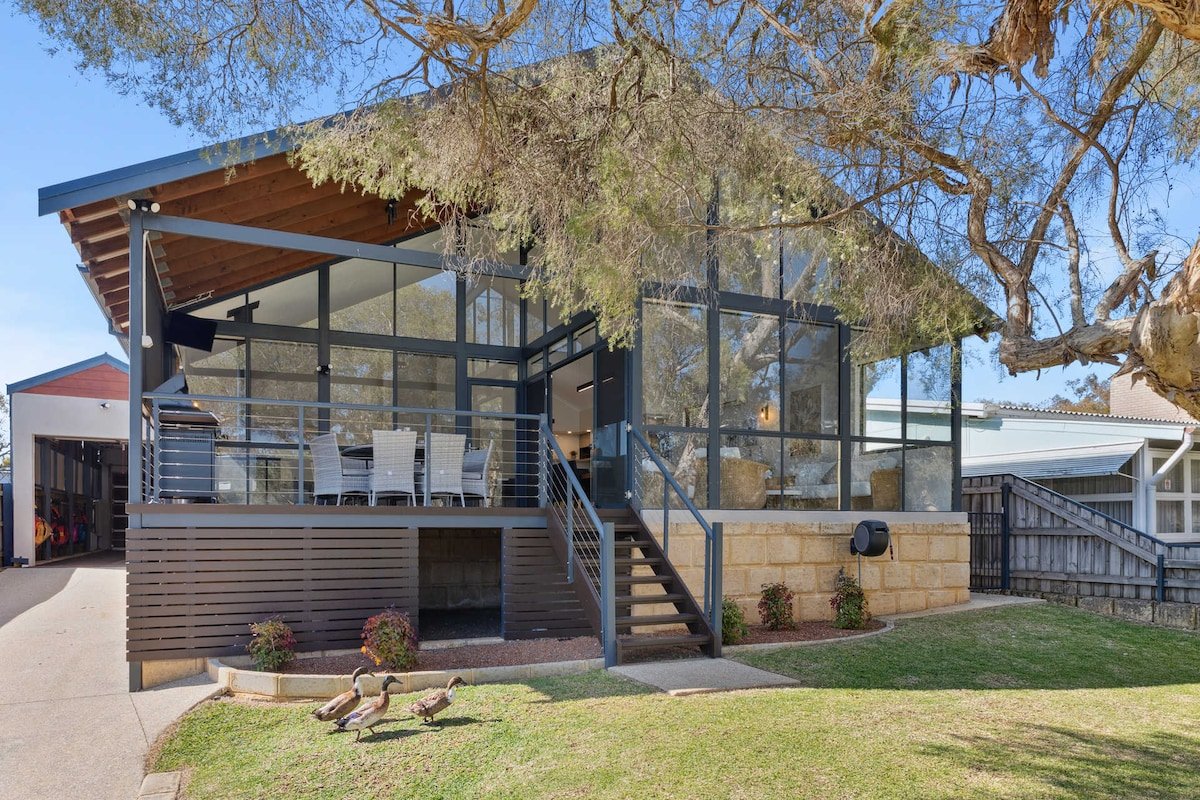 Luxury Riverside Escape with Private Jetty gallery image 4