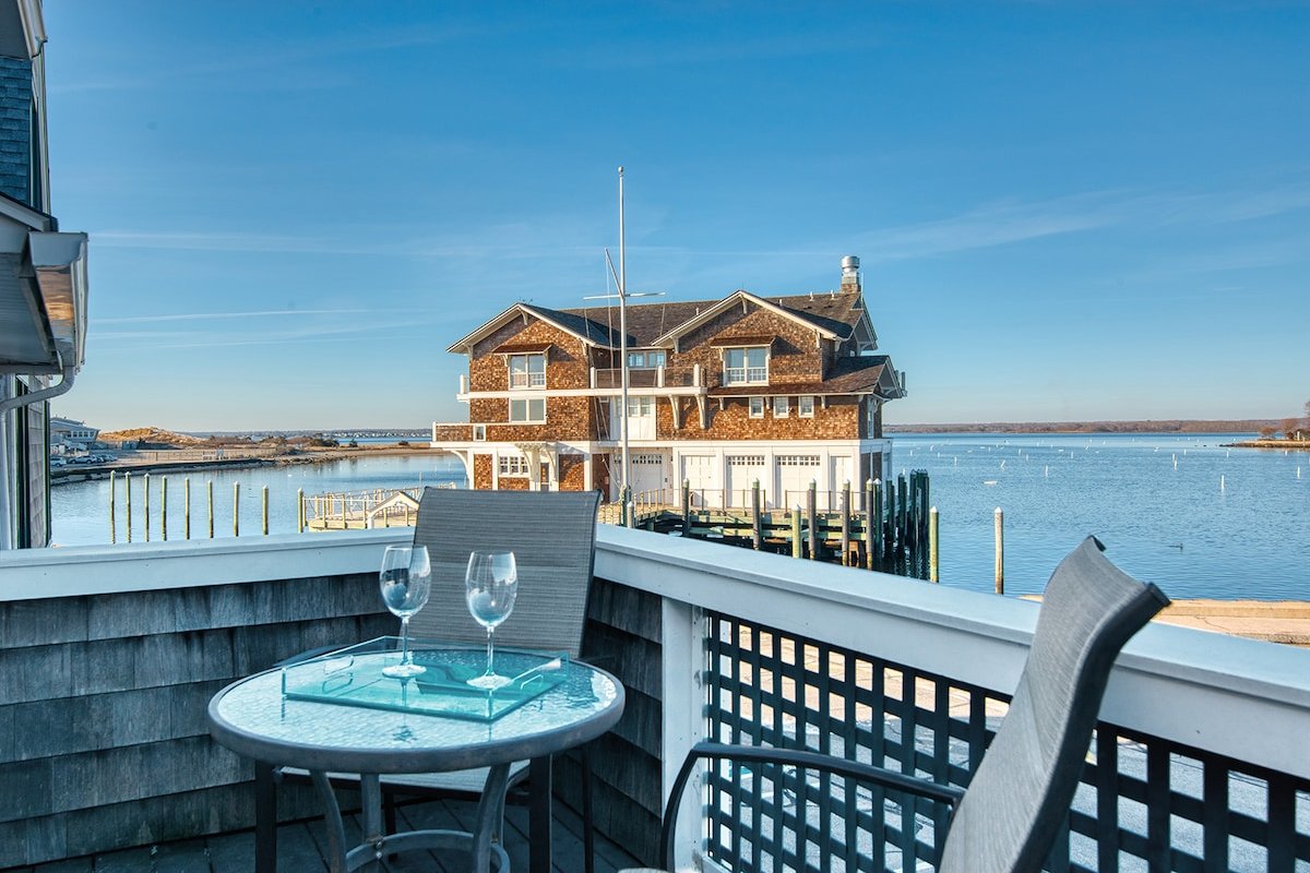 Experience Coastal Luxury at The Carousel Suite gallery image 2