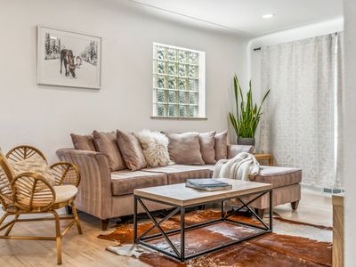 City Park Modern Escape | 5BR Family/Pet Friendly