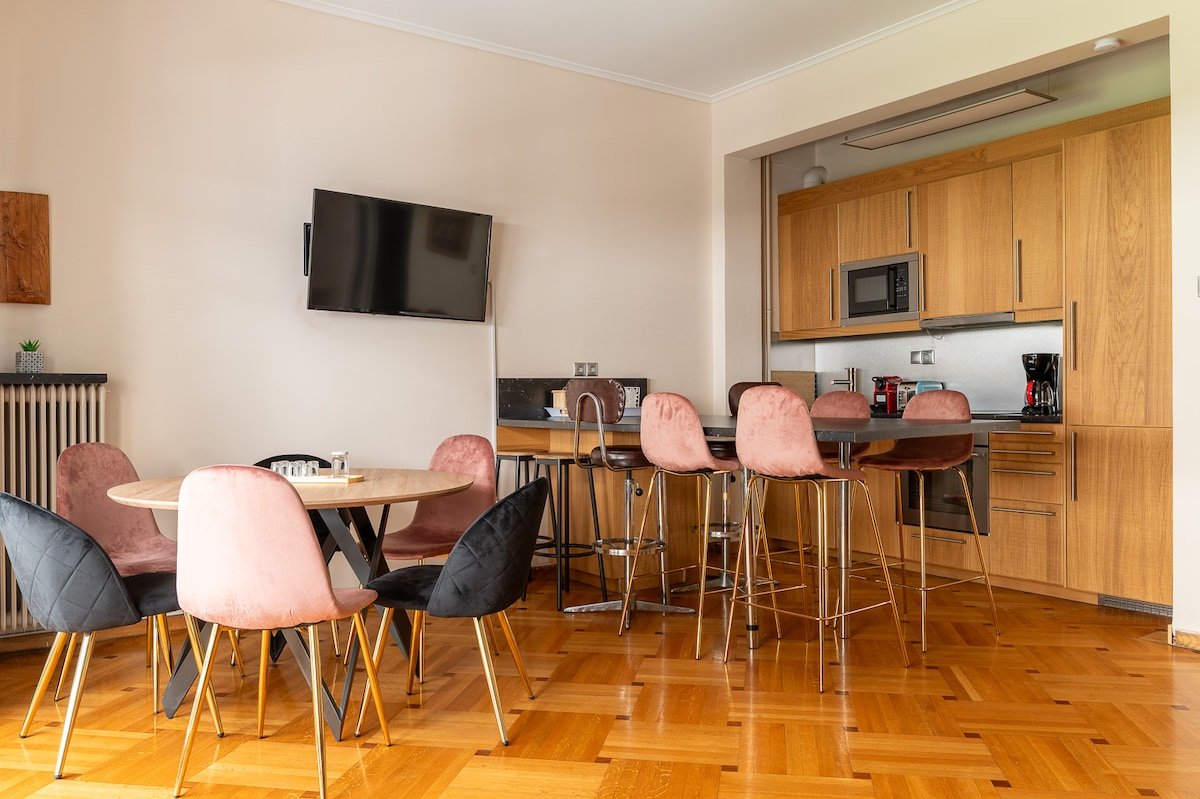 Amazing Huge Bright full 3BDR apt in Acropolis ! gallery image 2