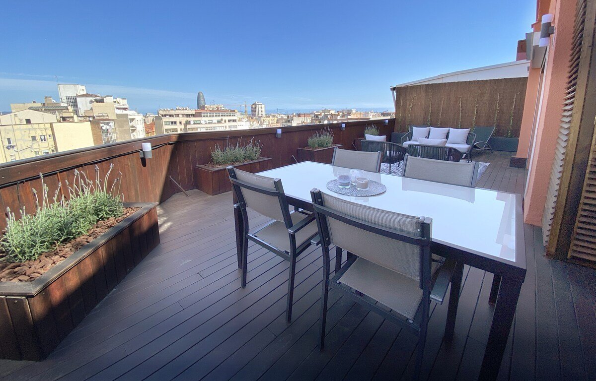 Rooftop Penthouse view of Sagrada Familia gallery image 4