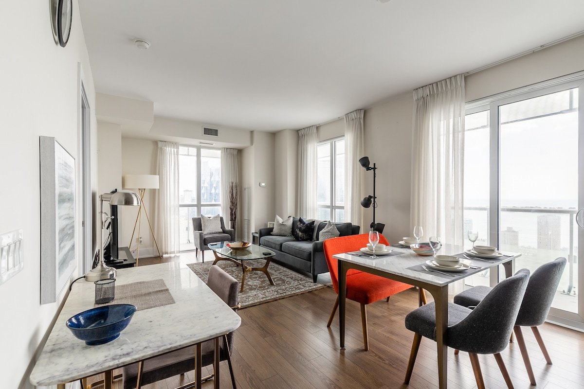 *CN Tower & Lake Views* Stylish Luxury 2Beds/2Bath gallery image 2