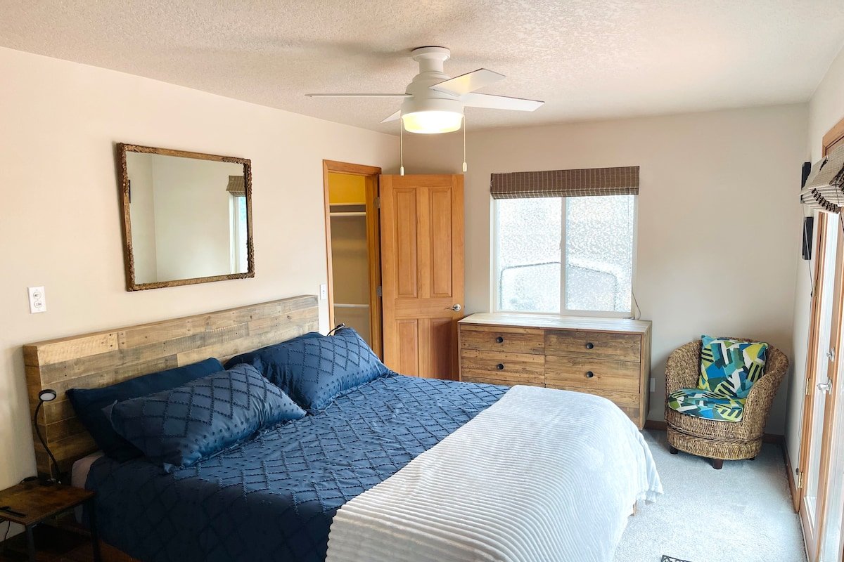 Quiet Spacious Woodstock Retreat gallery image 4