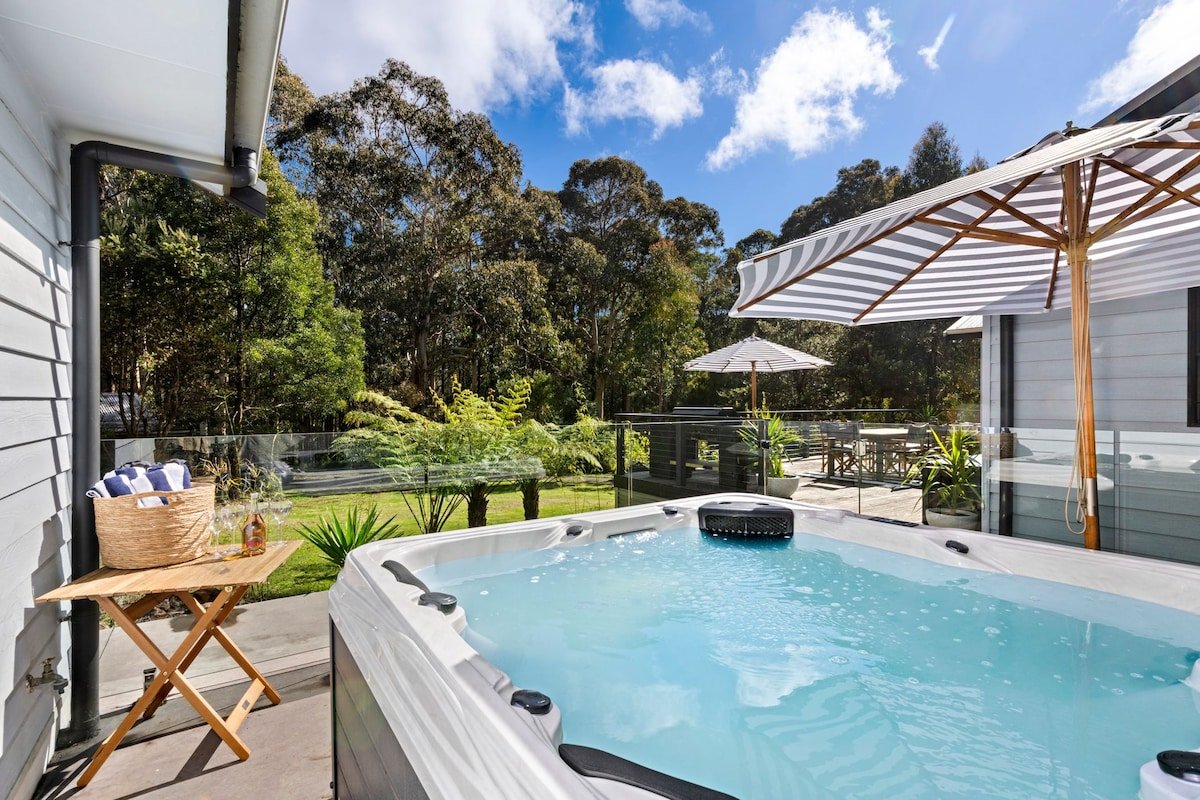 Hilltop Hideaway House gallery image 2