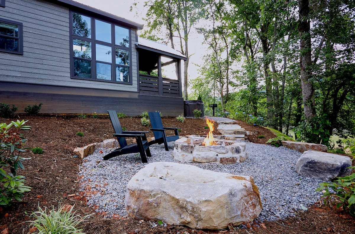 Asheville River Cabins Premium Riverview Cabin gallery image 2