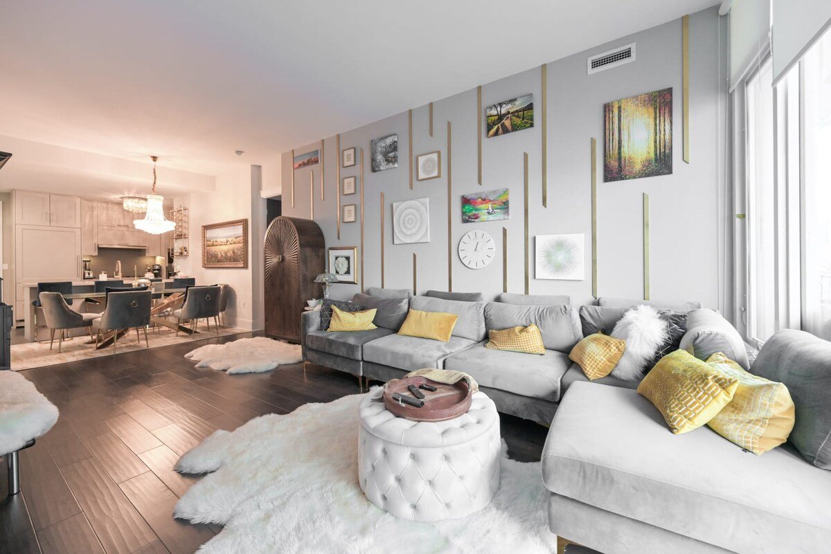 Luxury Executive Suite on the water with pools gallery image 5