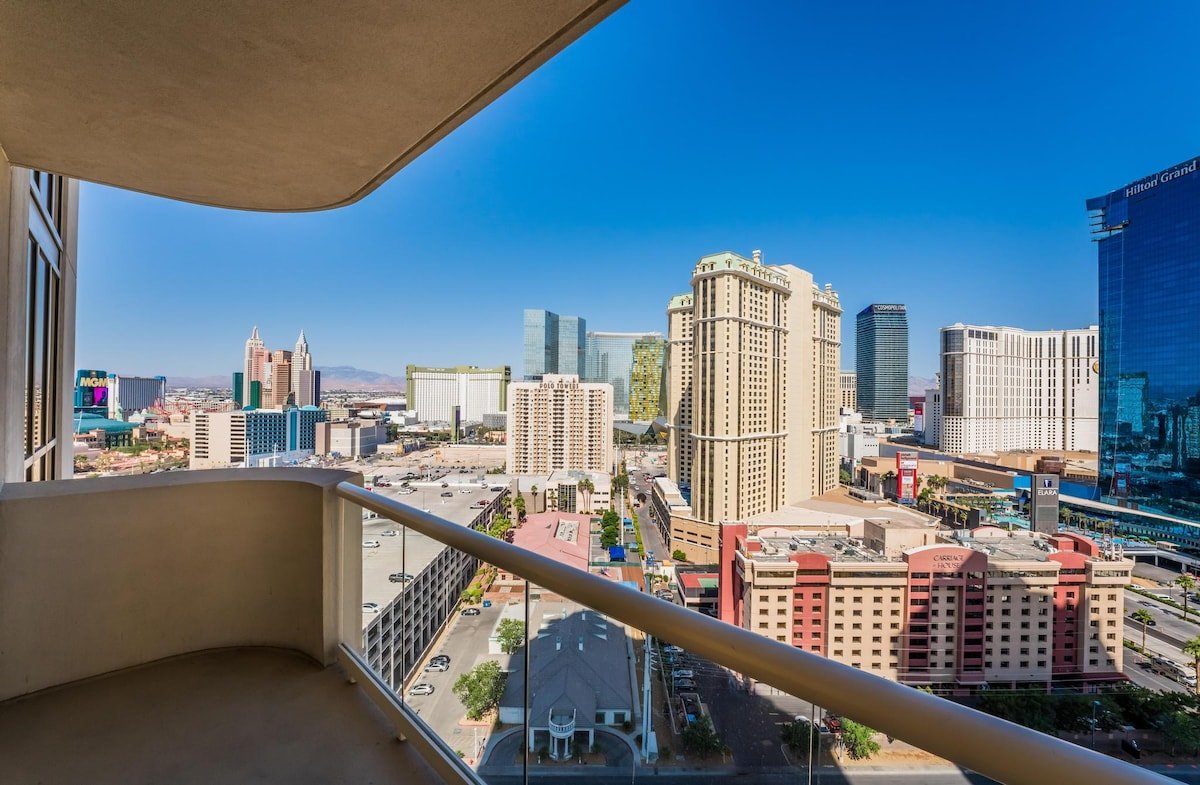 Las Vegas Strip Views! 2BR Suite at Signature MGM gallery image 2