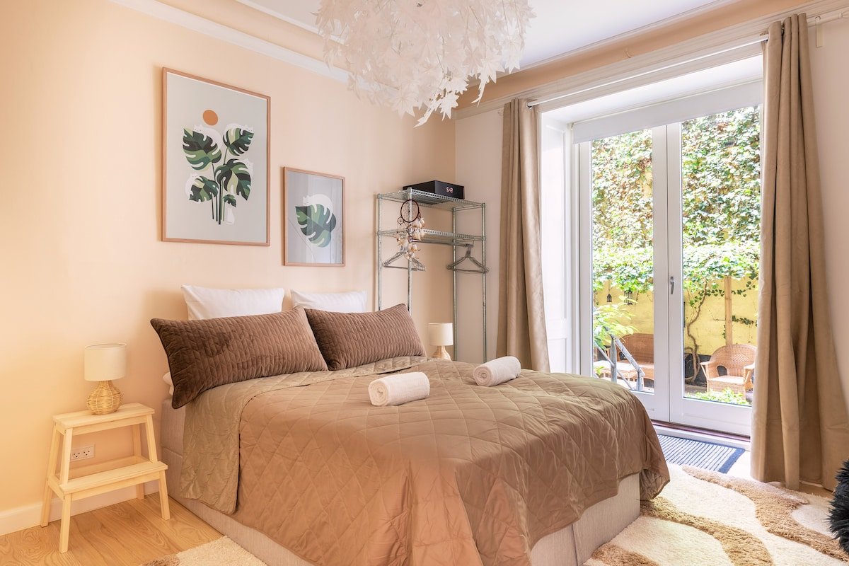 Family 2BR Flat By The Lakes gallery image 5