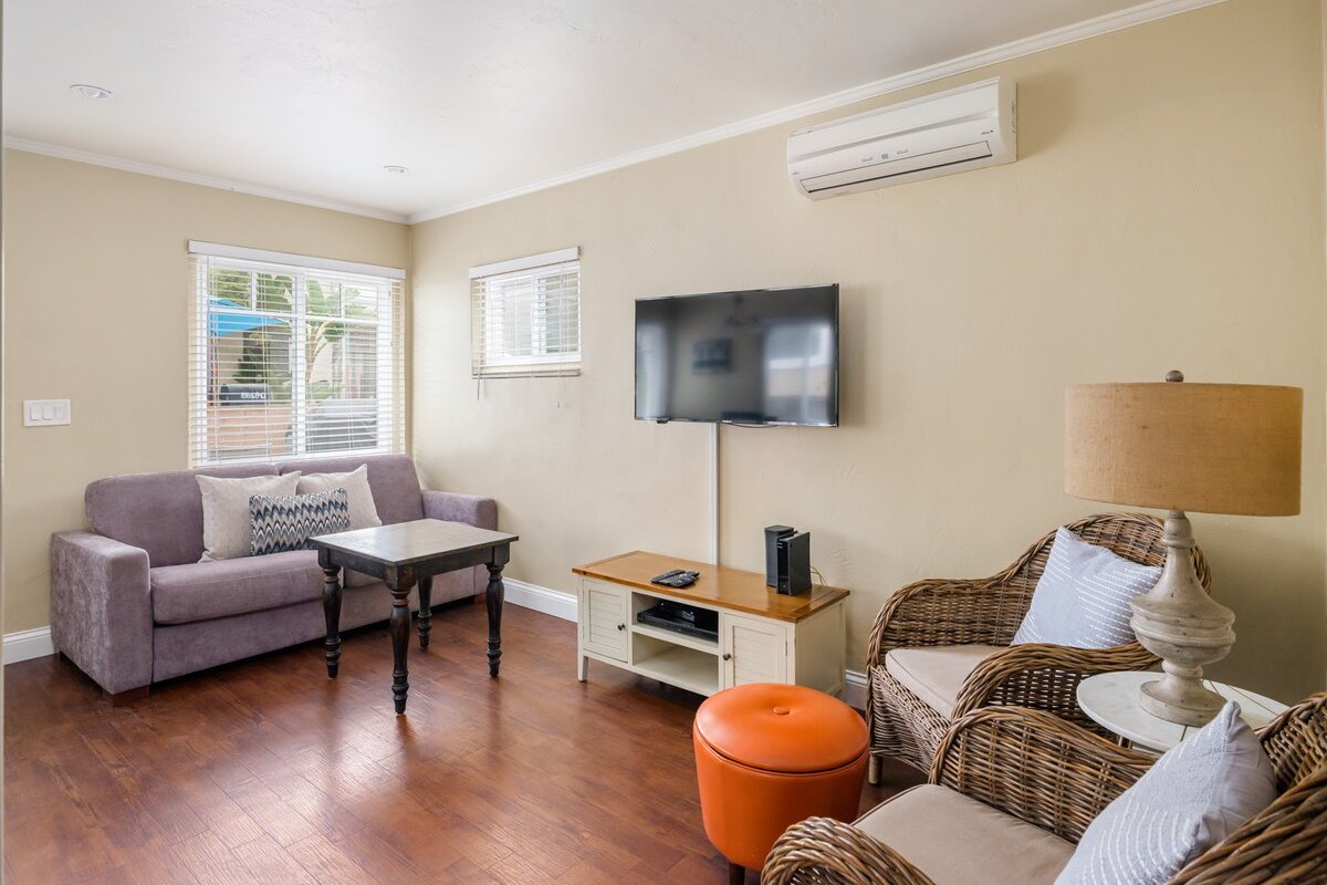 Cozy Combo Cottages! Close to Belmont Park! gallery image 5