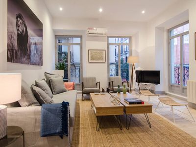 Amazing 3BD 3BTH with 9 balconies by Madrid4You