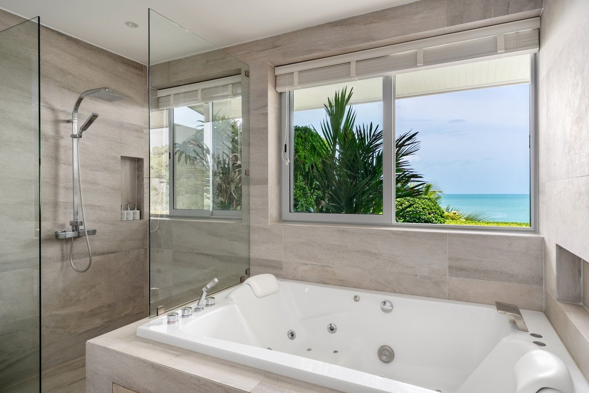 Villa Maliya: Full Service, Beachfront, Pool gallery image 2