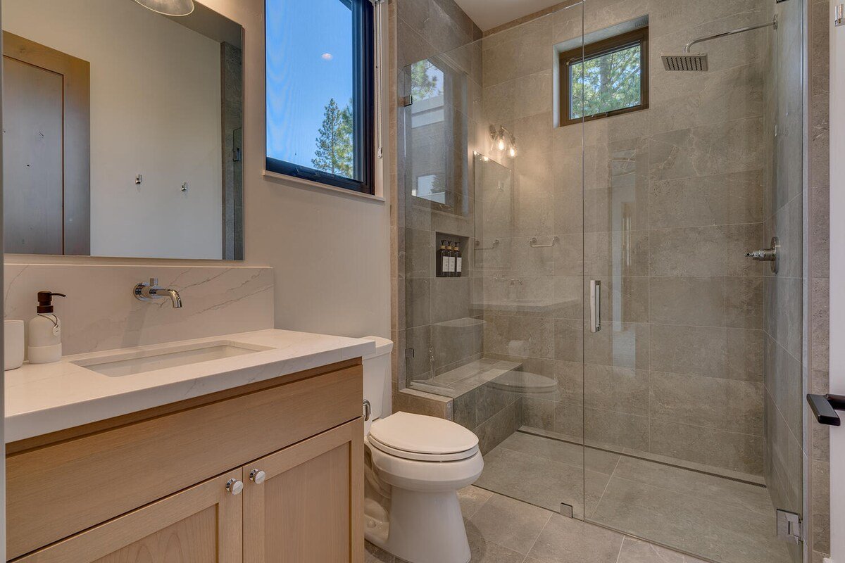 Luxury Home Designed to Perfection! (Lift & Tee) gallery image 3