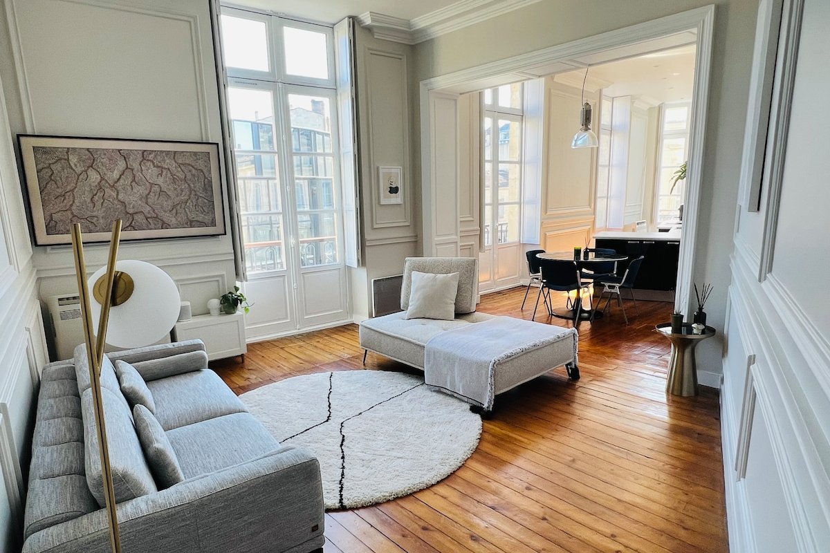 Somptueux appartement aux Grands-Hommes gallery image 2