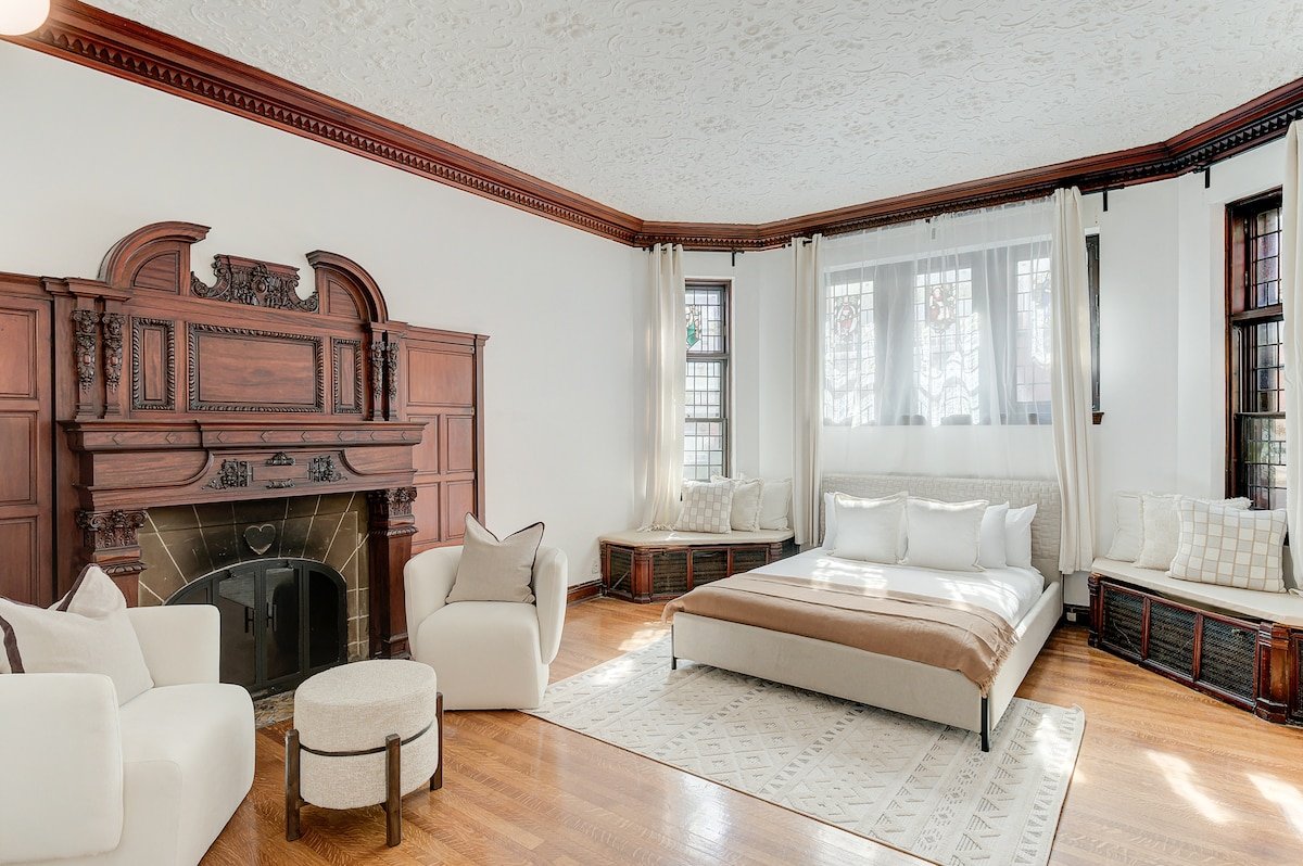 Majestic 3 BDR apt downtown MTL gallery image 5