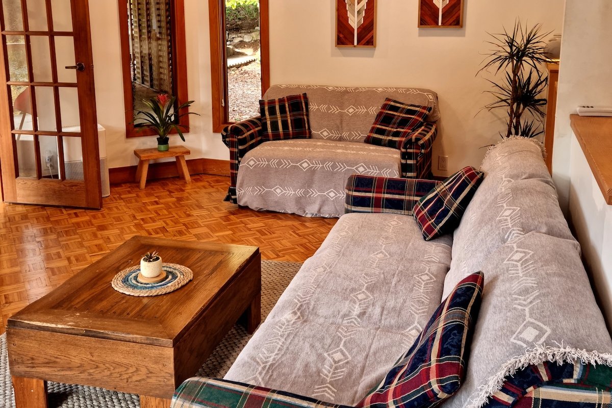 Charming waterfront Salt Spring Island B&B gallery image 4