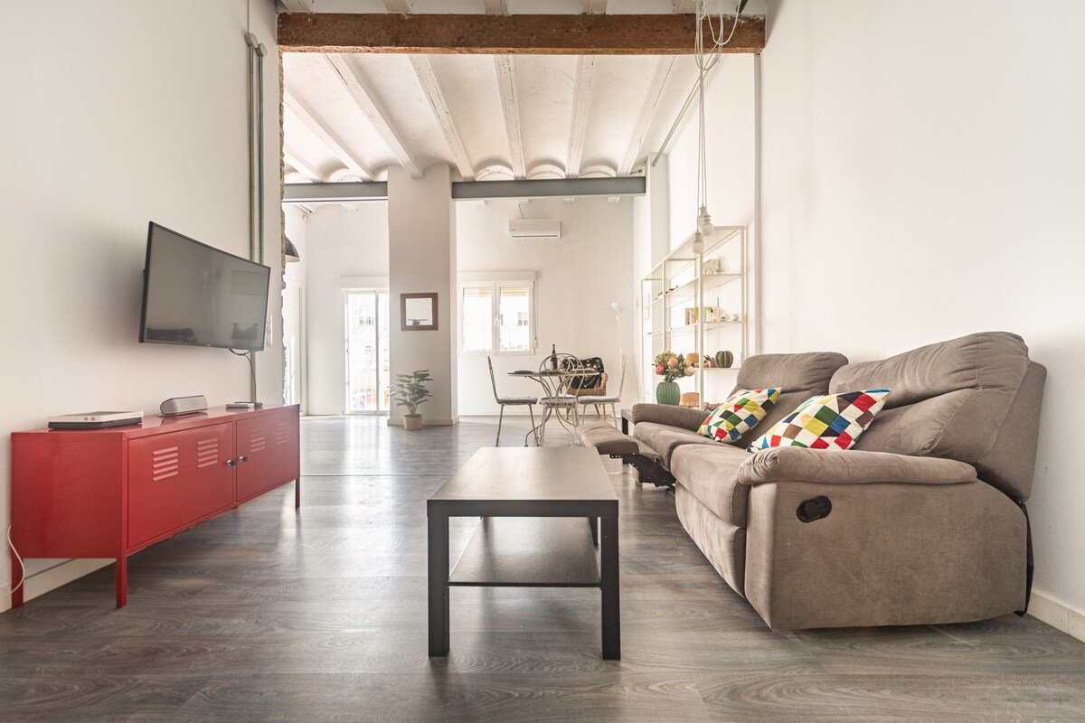 120 sqm Loft-style 3 BR A/C Beach Marina Metro gallery image 3