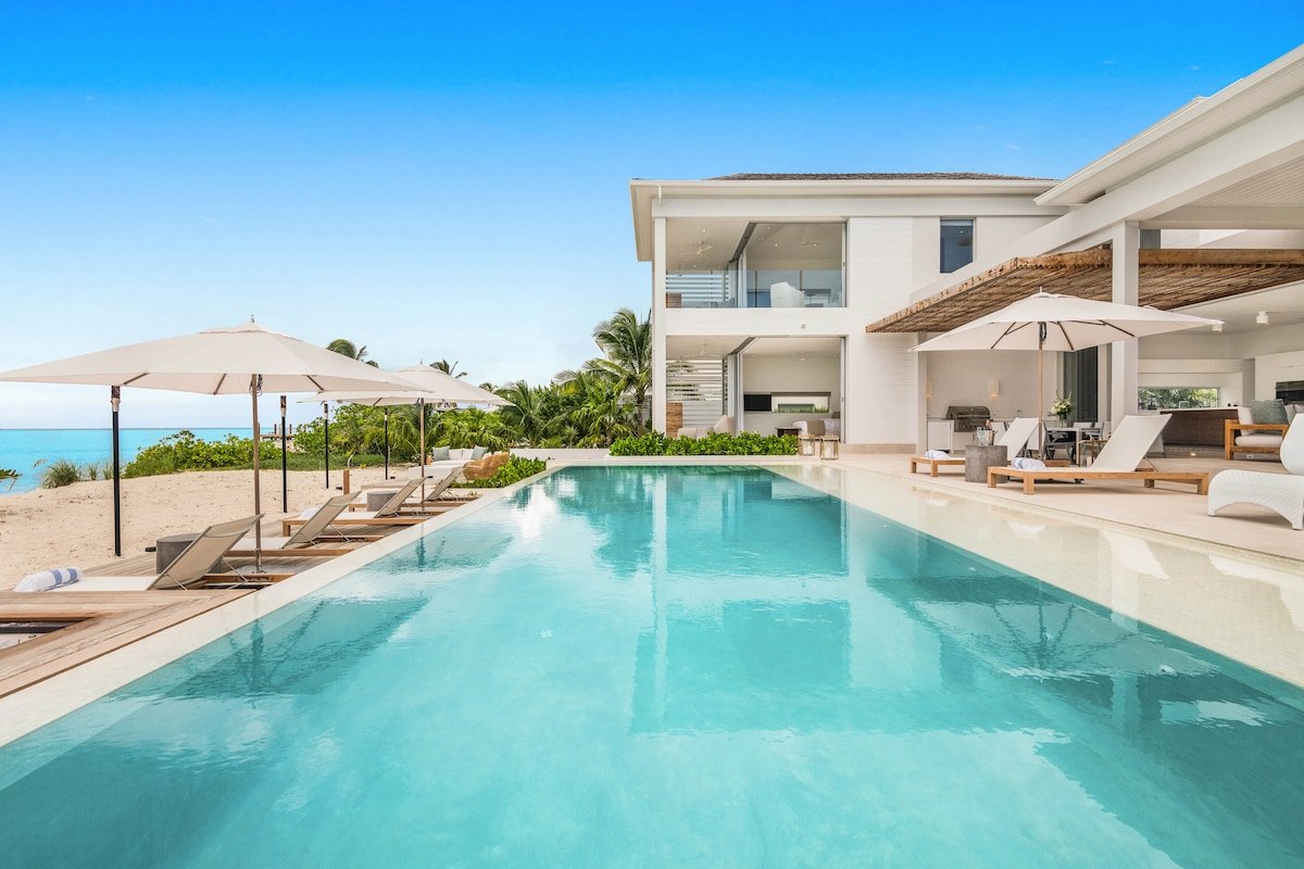 Beach Enclave Grace Bay Villa 1 – 5 BD Beachfront gallery image 2