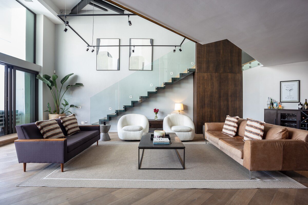 Penthouse, Heated Pool & Table Mountain View gallery image 4