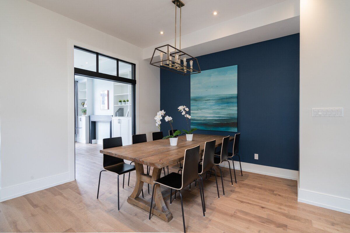 Luxurious 3bedroom house with free parking & wifi! gallery image 4