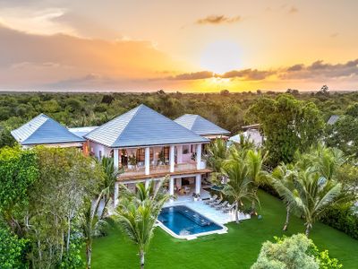 Hacienda La Paloma – Luxurious Tropical Retreat