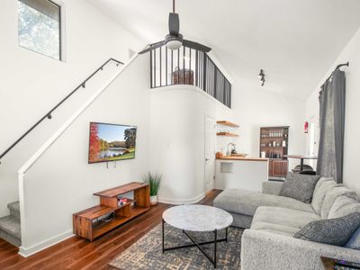 6th Street Mansion + Cottage | Walk Downtown