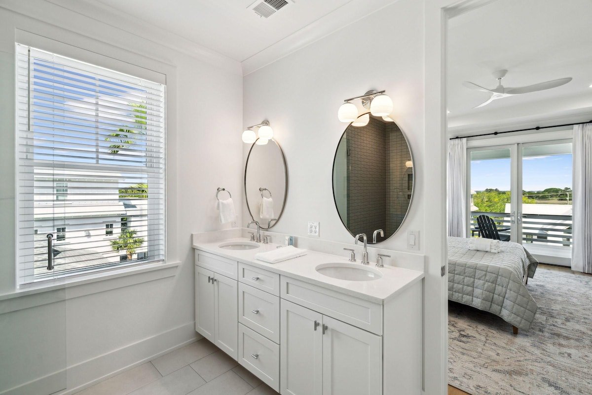 619 Carolina / C Escape / Brand New Custom Home gallery image 4