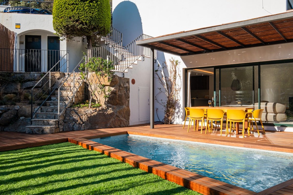 Newly Renovated Seaside Home gallery image 3