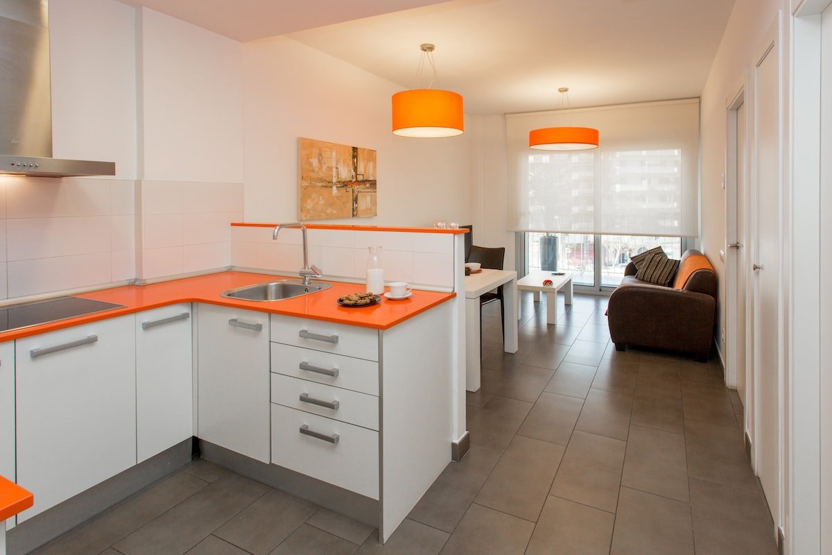 Two Bedrooms Apartment Steps From Subway Station in BCN Center gallery image 4