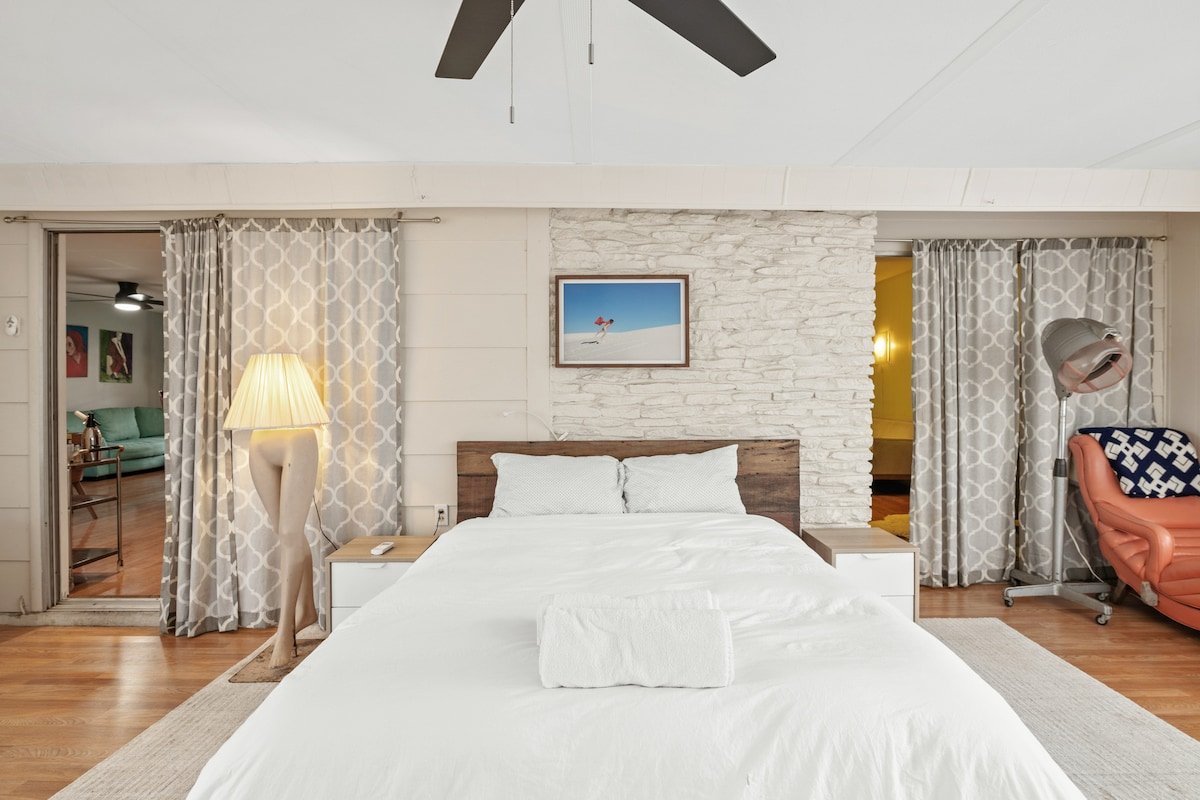 Huge 3 Home Property – Walk to Downtown! gallery image 4