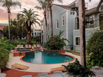 Luxurious 9BR Inn | Heated Pool & Spa