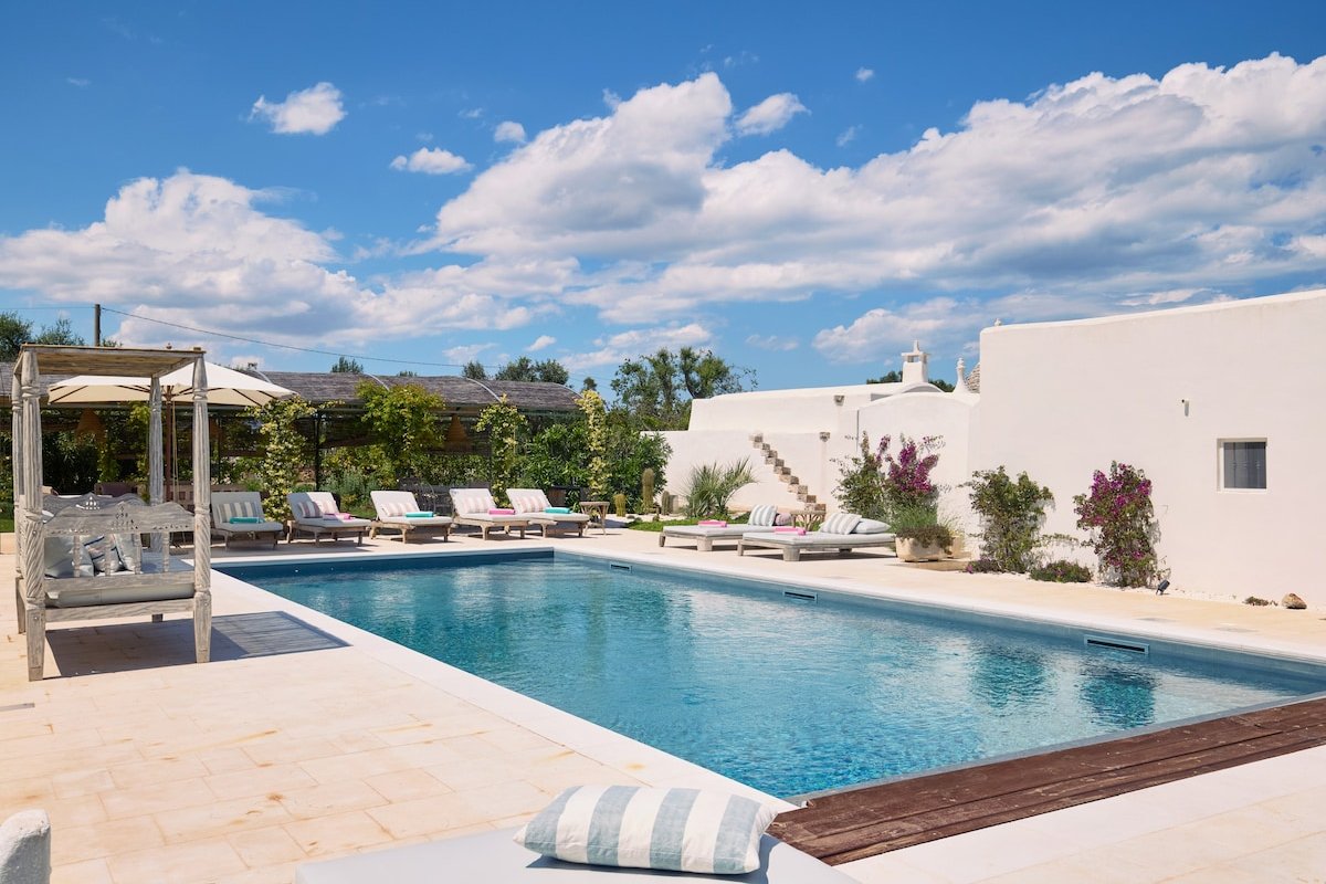 Trullo Sessana, Large pool with auto safety cover gallery image 2