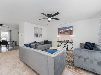 Pondside Retreat 4BR w/ Hot Tub & Pool Table & BBQ