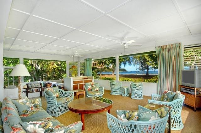 Jones’ Hanalei Bay Oceanfront, Beach Home gallery image 2