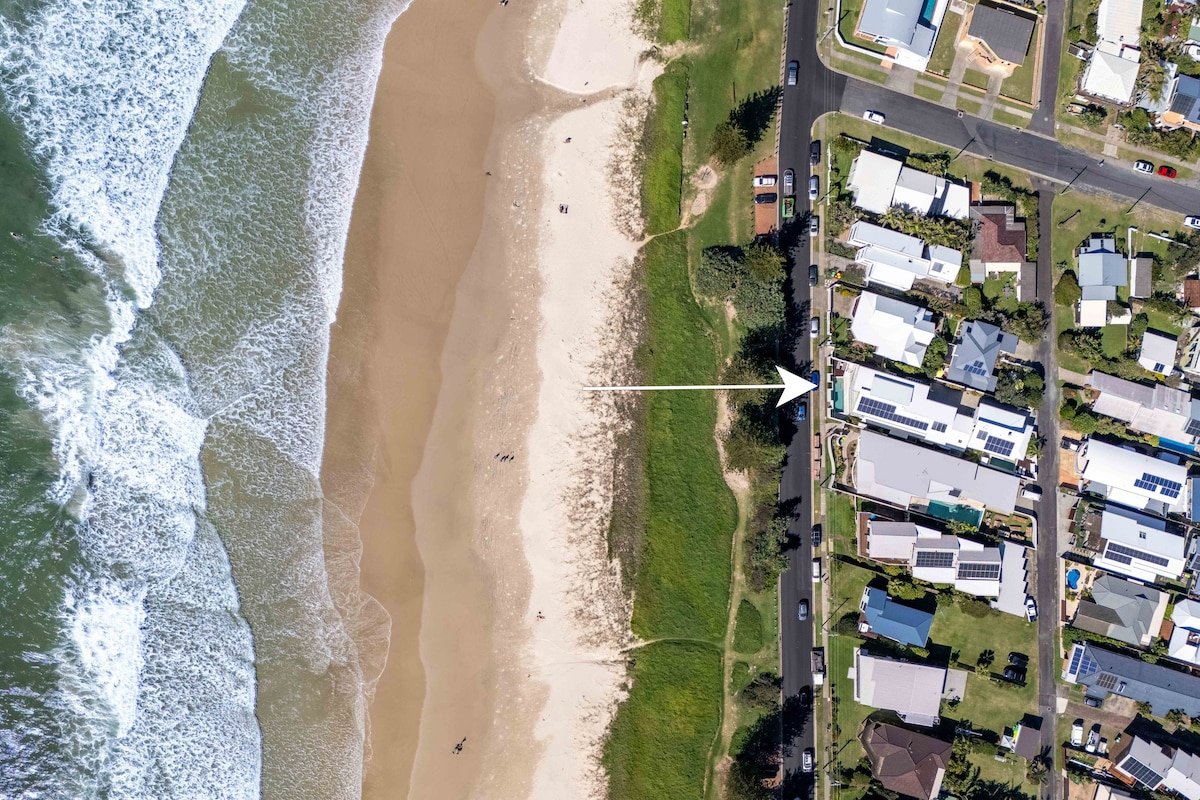 Coco de Mer Beach Villa 1 gallery image 2