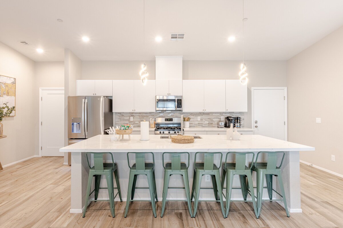 6 MILES from LAS VEGAS STRIP Spacious Family home gallery image 4